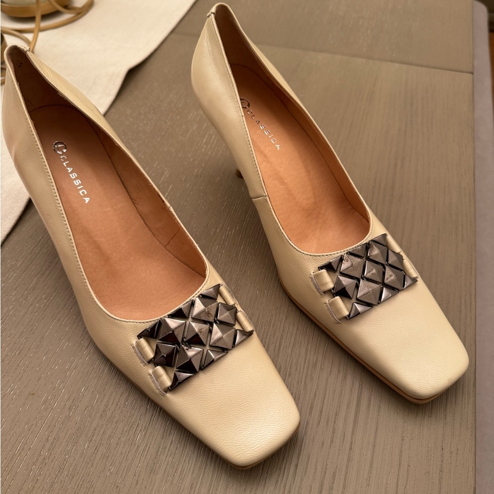Classic Beige Heels with Metallic Detail